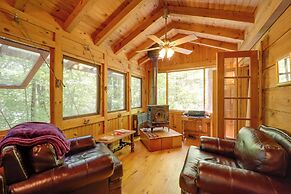Hot Tub & On-site Trails: Secluded Marion Cabin
