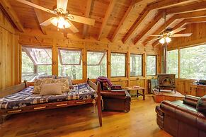 Hot Tub & On-site Trails: Secluded Marion Cabin