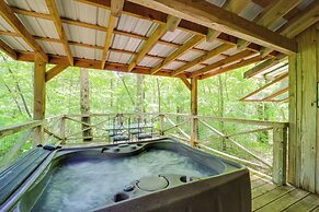 Hot Tub & On-site Trails: Secluded Marion Cabin