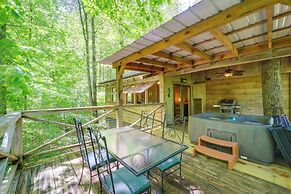 Hot Tub & On-site Trails: Secluded Marion Cabin