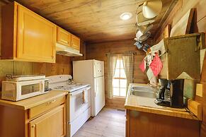 Fire Pit & Hot Tub: Dog-friendly Marion Retreat