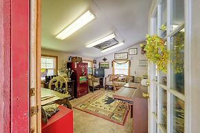 Fire Pit & Hot Tub: Dog-friendly Marion Retreat