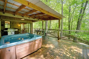Marion Cabin w/ Hot Tub, On-site Nature Trails!