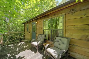 Hot Tub & Deck: Secluded Marion Cabin