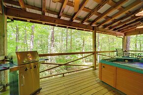 Hot Tub & Trail Access: Relaxing Marion Cabin