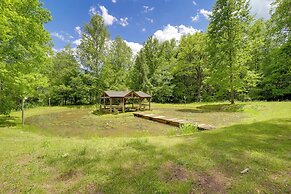 Hot Tub & Trail Access: Relaxing Marion Cabin