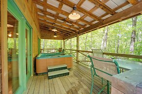 Hot Tub & Trail Access: Relaxing Marion Cabin