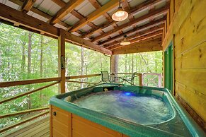 Hot Tub & Trail Access: Relaxing Marion Cabin