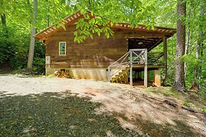 Hot Tub & Trail Access: Relaxing Marion Cabin