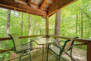 Hot Tub & Trail Access: Relaxing Marion Cabin