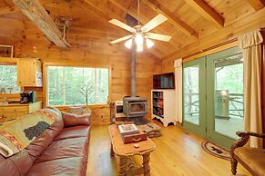 Hot Tub & Trail Access: Relaxing Marion Cabin