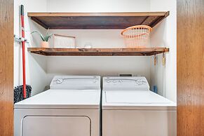 Near Boat Launch: 'hillcrest Hideaway' Grove Home