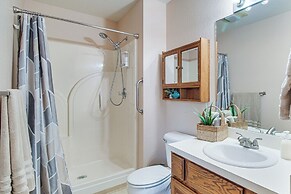 Near Boat Launch: 'hillcrest Hideaway' Grove Home