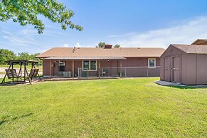 Near Boat Launch: 'hillcrest Hideaway' Grove Home