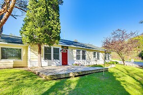 Cozy Frankfort Apartment Near Beaches & Downtown!