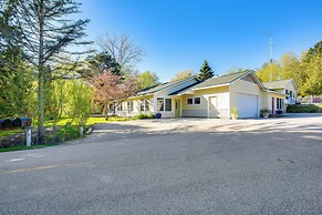 Cozy Frankfort Apartment Near Beaches & Downtown!