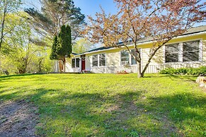 Cozy Frankfort Apartment Near Beaches & Downtown!