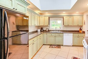 Cozy Frankfort Apartment Near Beaches & Downtown!