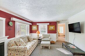 Cozy Frankfort Apartment Near Beaches & Downtown!