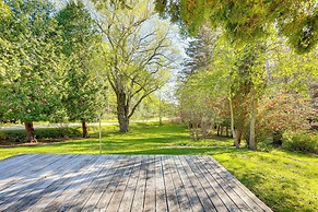 Cozy Frankfort Apartment Near Beaches & Downtown!