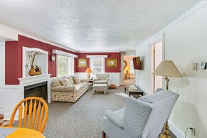 Cozy Frankfort Apartment Near Beaches & Downtown!