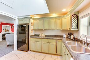 Cozy Frankfort Apartment Near Beaches & Downtown!