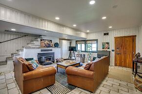 14 Mi to Main Street Moab: Cabin w/ Hot Tub Access