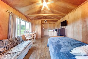Dog-friendly Cabin Near Pymatuning Lake!