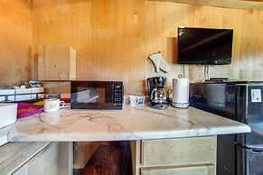 Dog-friendly Cabin Near Pymatuning Lake!