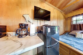 Dog-friendly Cabin Near Pymatuning Lake!