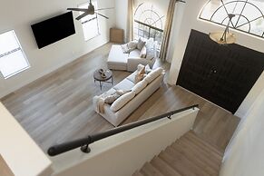 Spacious Pet Friendly 5BR with Pool In Glendale by RedAwning
