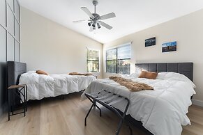 Spacious Pet Friendly 5BR with Pool In Glendale by RedAwning