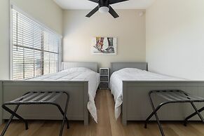 Spacious Pet Friendly 5BR with Pool In Glendale by RedAwning