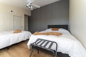 Spacious Pet Friendly 5BR with Pool In Glendale by RedAwning