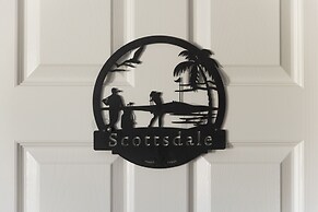 Spacious Pet Friendly 5BR with Pool In Glendale by RedAwning