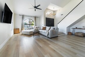 Spacious Pet Friendly 5BR with Pool In Glendale by RedAwning