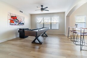 Spacious Pet Friendly 5BR with Pool In Glendale by RedAwning