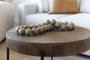 Spacious Pet Friendly 5BR with Pool In Glendale by RedAwning