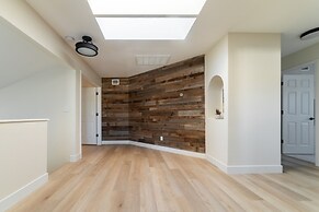 Spacious Pet Friendly 5BR with Pool In Glendale by RedAwning