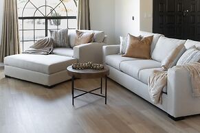 Spacious Pet Friendly 5BR with Pool In Glendale by RedAwning