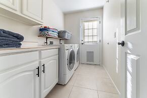 Spacious Pet Friendly 5BR with Pool In Glendale by RedAwning