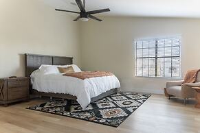 Spacious Pet Friendly 5BR with Pool In Glendale by RedAwning