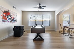 Spacious Pet Friendly 5BR with Pool In Glendale by RedAwning
