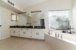 Spacious Pet Friendly 5BR with Pool In Glendale by RedAwning