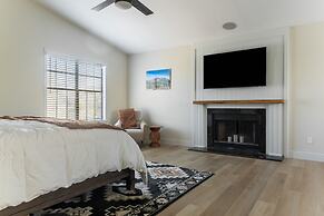Spacious Pet Friendly 5BR with Pool In Glendale by RedAwning
