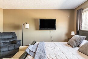 Covello 3 Br W/ Backyard North Hollywood 3 Bedroom Home by RedAwning