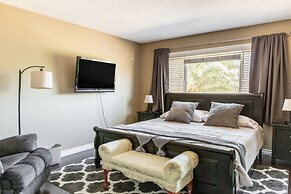 Covello 3 Br W/ Backyard North Hollywood 3 Bedroom Home by RedAwning