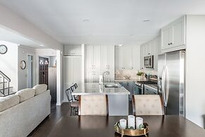 Covello 3 Br W/ Backyard North Hollywood 3 Bedroom Home by RedAwning