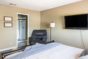 Covello 3 Br W/ Backyard North Hollywood 3 Bedroom Home by RedAwning