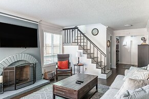 Covello 3 Br W/ Backyard North Hollywood 3 Bedroom Home by RedAwning